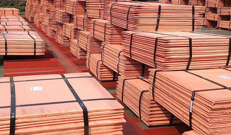 Copper cathode sheets stacked for bulk export